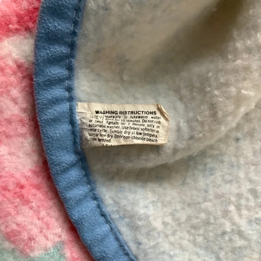Vintage Baby Blanket Clown w/ Balloons w/ Blue Trim 43 x 33 Acrylic